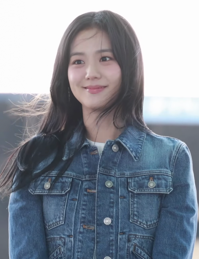 JISOO at an airport in February 2024